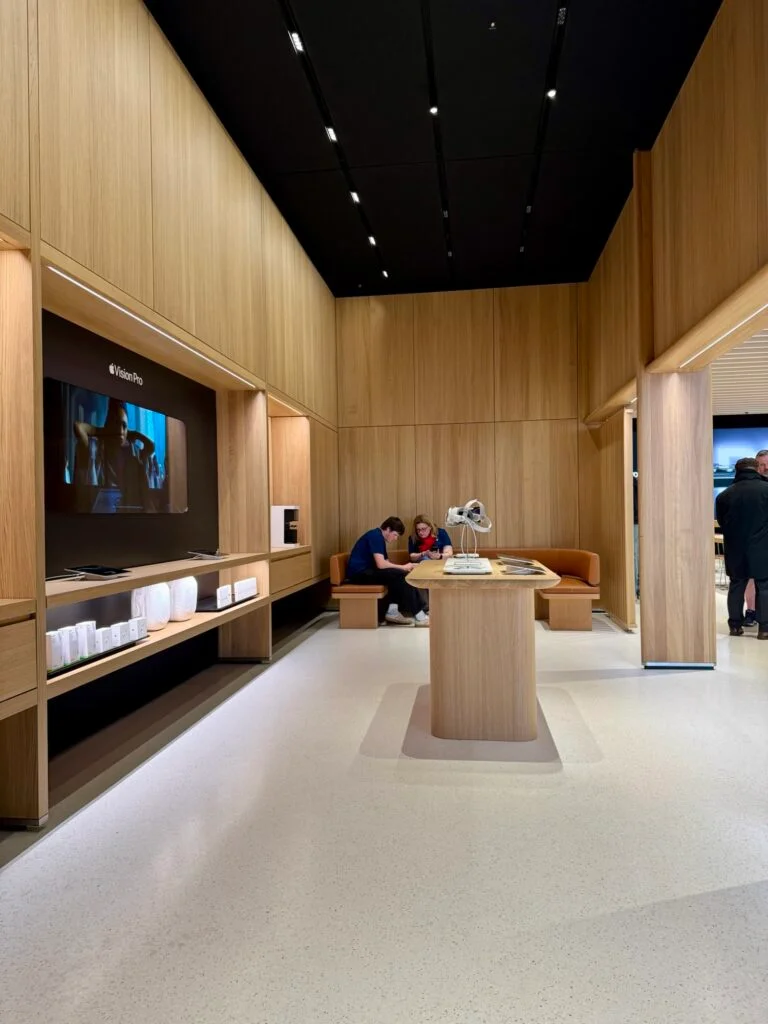 Demo-ul Apple Vision Pro Decodat: Pasul Industrial al Spatial Computing pentru Digital Twins 3D
