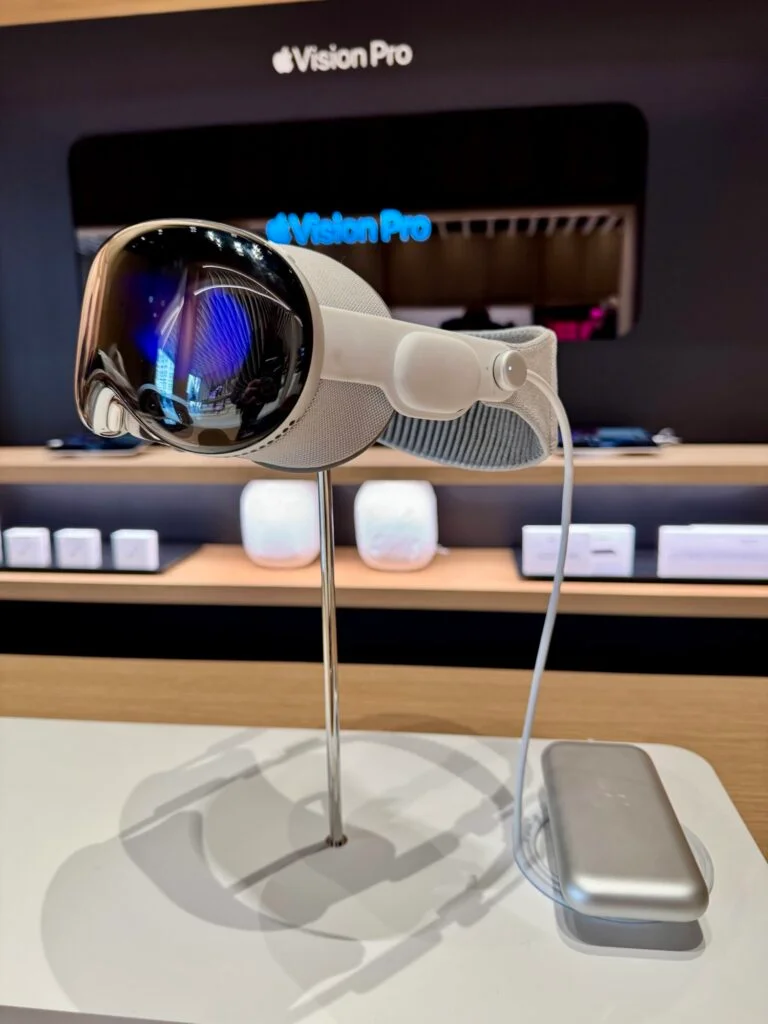 Demo-ul Apple Vision Pro Decodat: Pasul Industrial al Spatial Computing pentru Digital Twins 3D