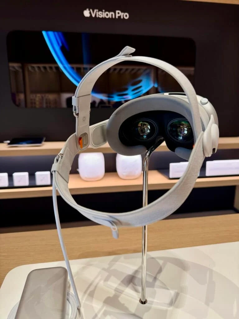 Demo-ul Apple Vision Pro Decodat: Pasul Industrial al Spatial Computing pentru Digital Twins 3D