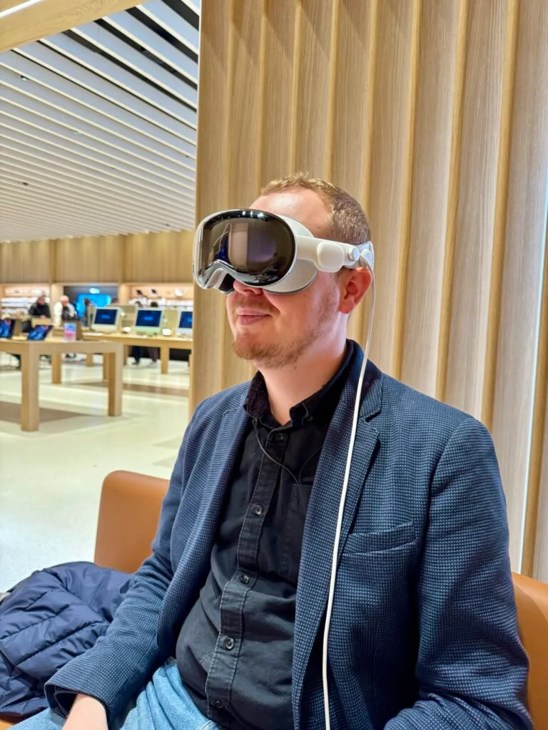 Demo-ul Apple Vision Pro Decodat: Pasul Industrial al Spatial Computing pentru Digital Twins 3D
