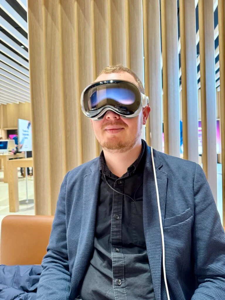 Demo-ul Apple Vision Pro Decodat: Pasul Industrial al Spatial Computing pentru Digital Twins 3D