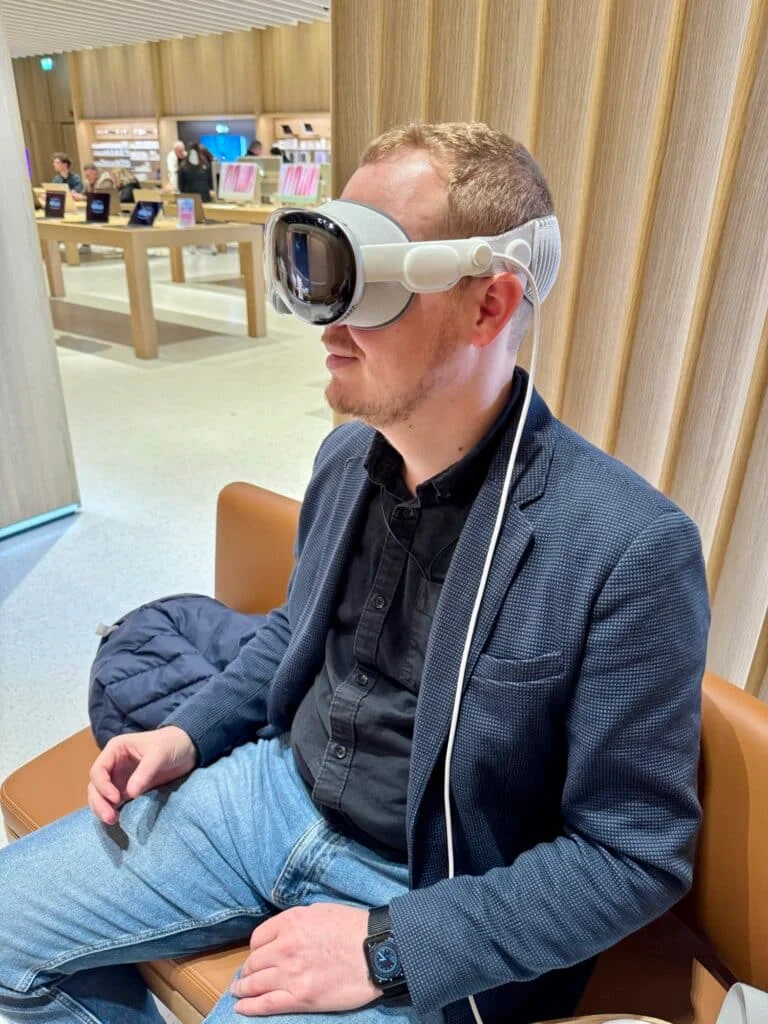 Demo-ul Apple Vision Pro Decodat: Pasul Industrial al Spatial Computing pentru Digital Twins 3D