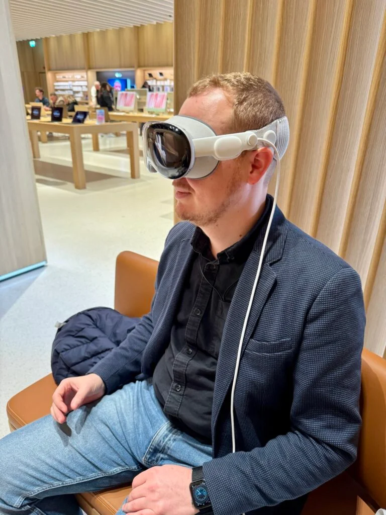Demo-ul Apple Vision Pro Decodat: Pasul Industrial al Spatial Computing pentru Digital Twins 3D